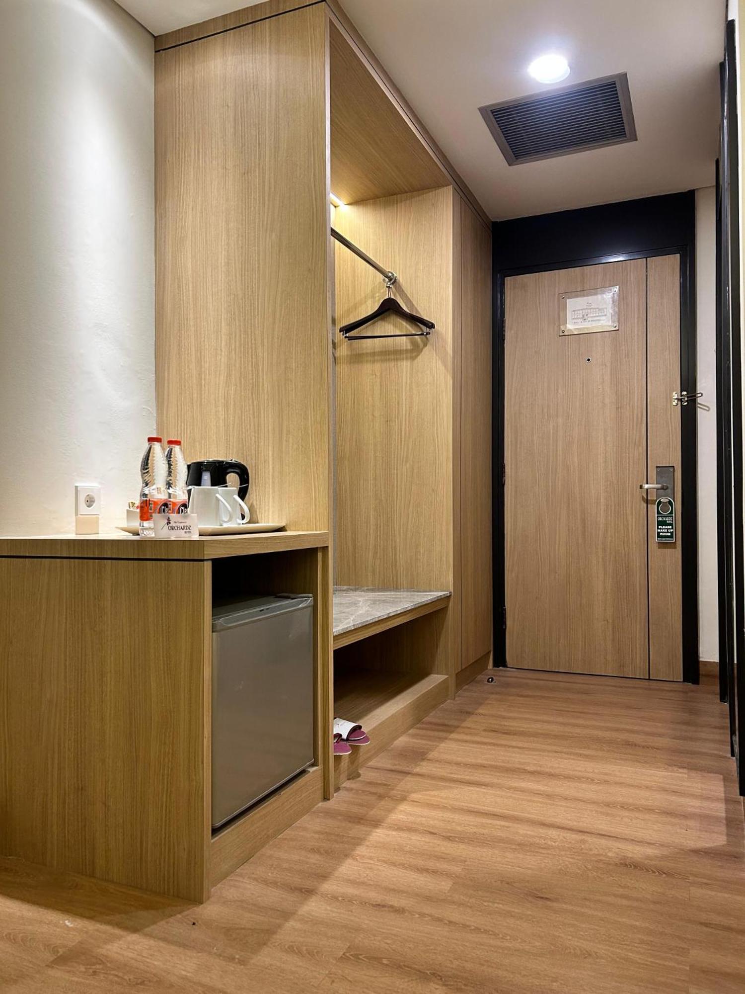 Orchardz Jayakarta Hotel Exterior photo