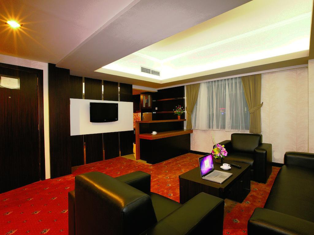 Orchardz Jayakarta Hotel Exterior photo