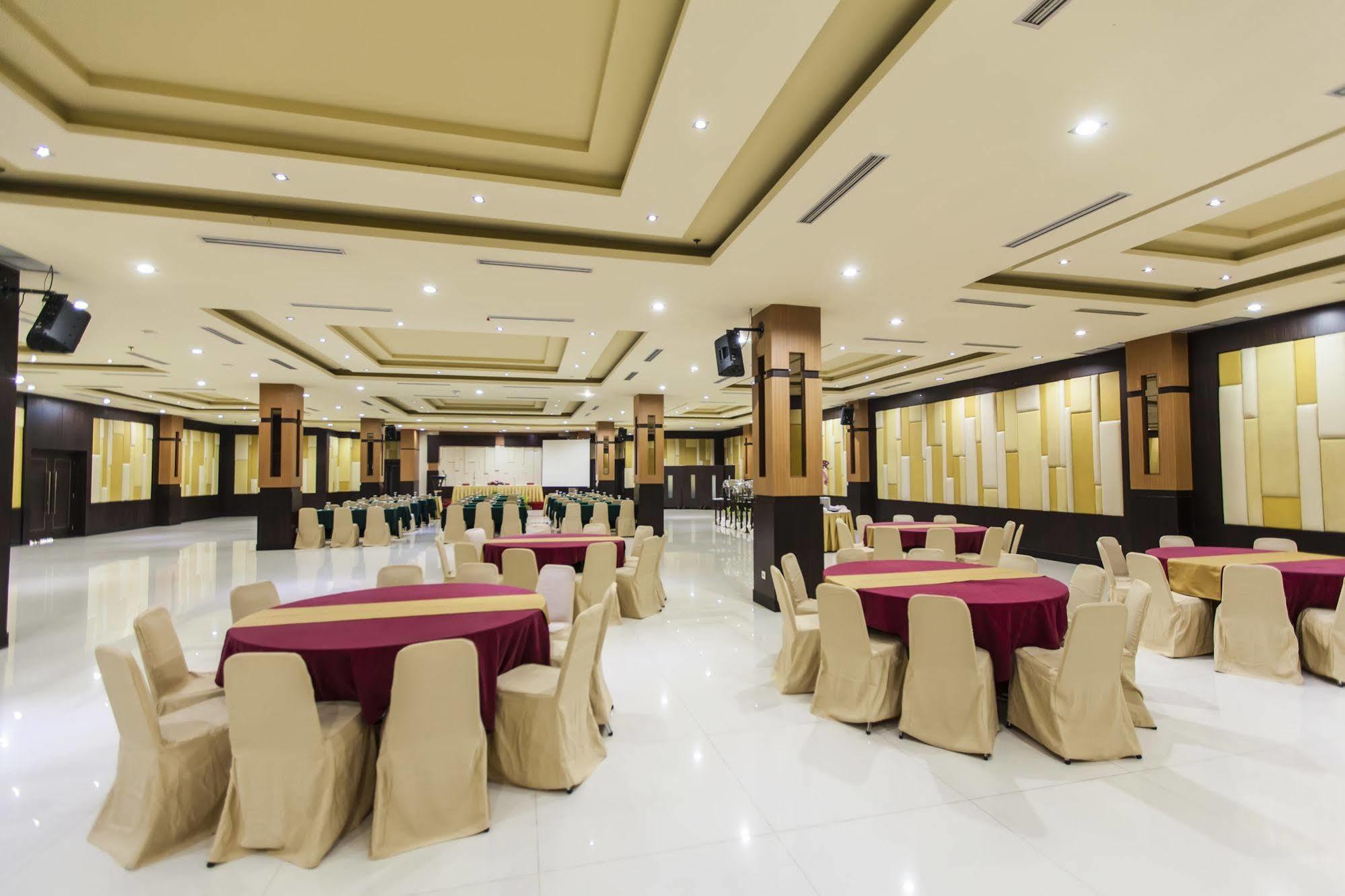 Orchardz Jayakarta Hotel Exterior photo